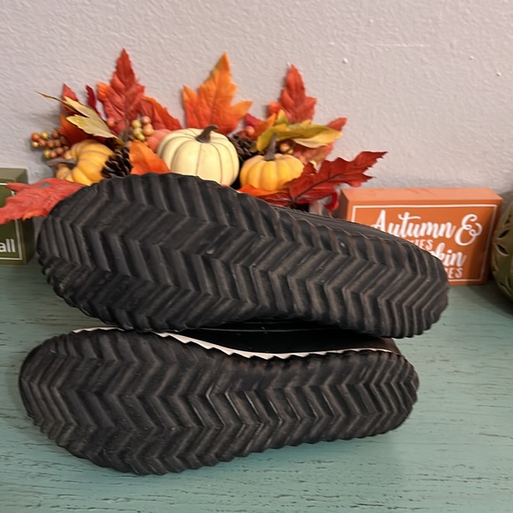 Sorel Out N About boots SZ8 - Picture 4 of 6